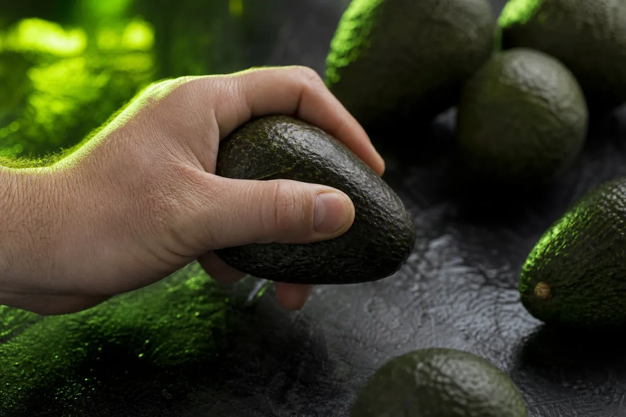 TOP 5 des astuces pour savoir si un avocat est mûr sans le couper