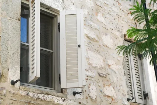 Top 5 des raisons de rénover avec des volets en bois